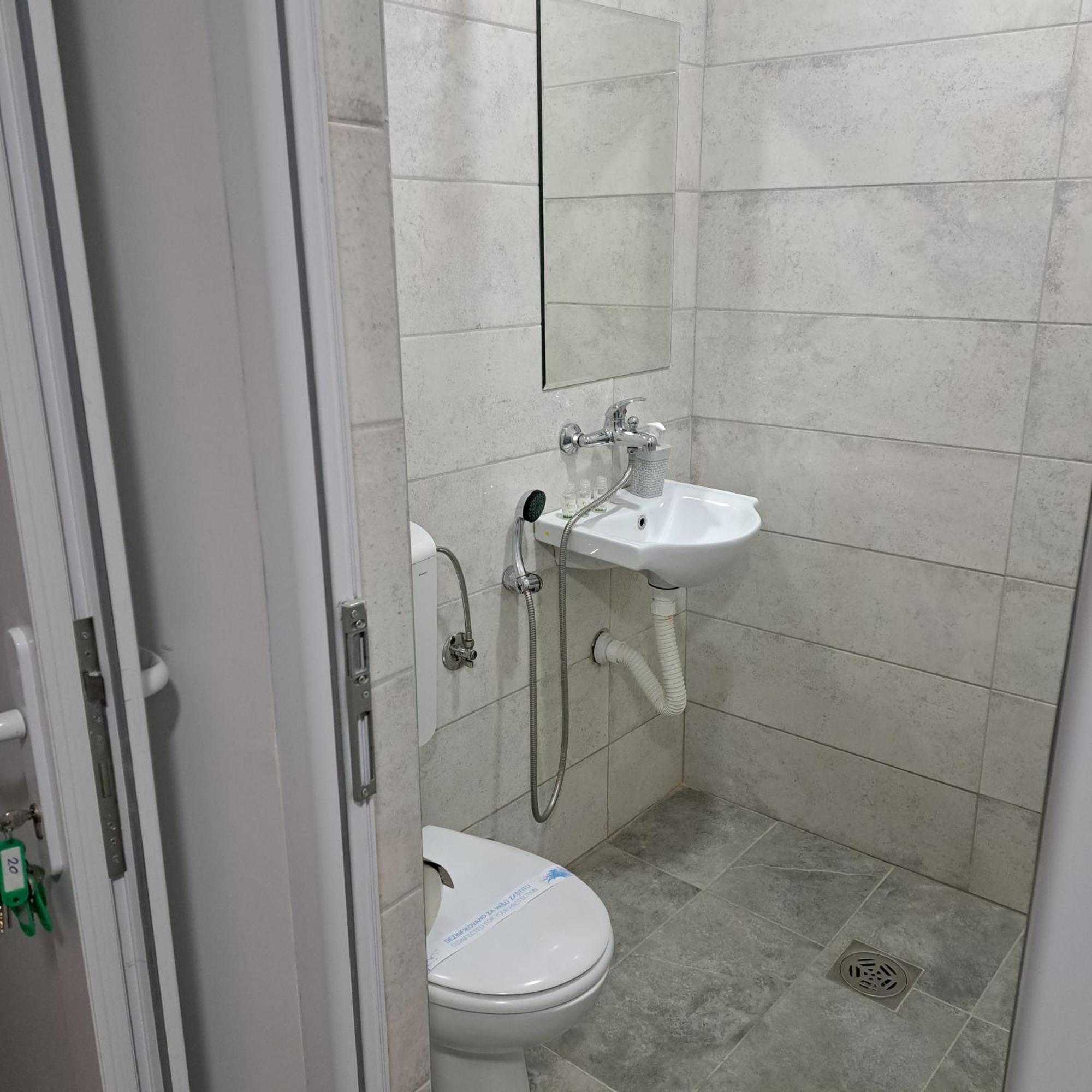 Libero Apartmani Surčin 外观 照片