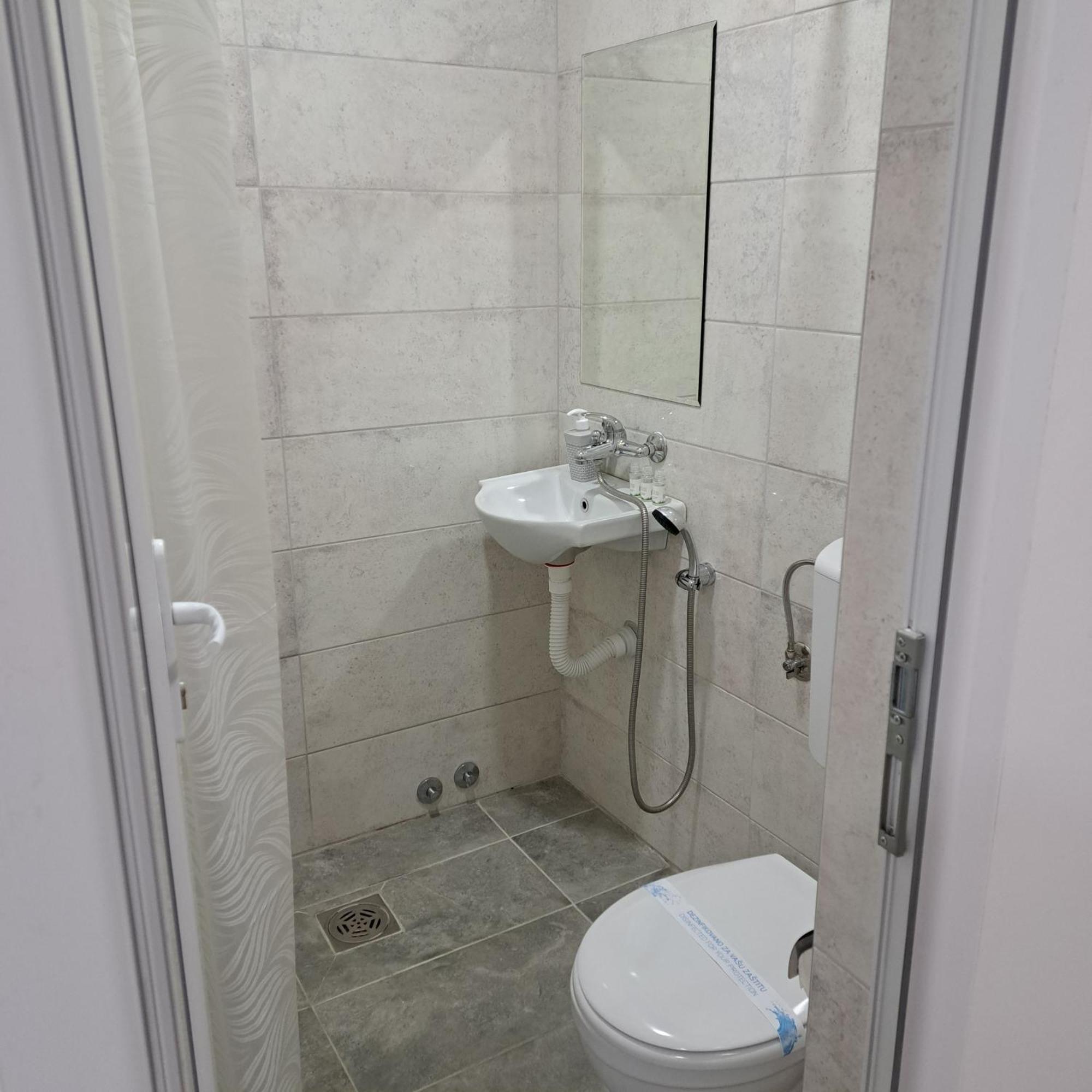 Libero Apartmani Surčin 外观 照片