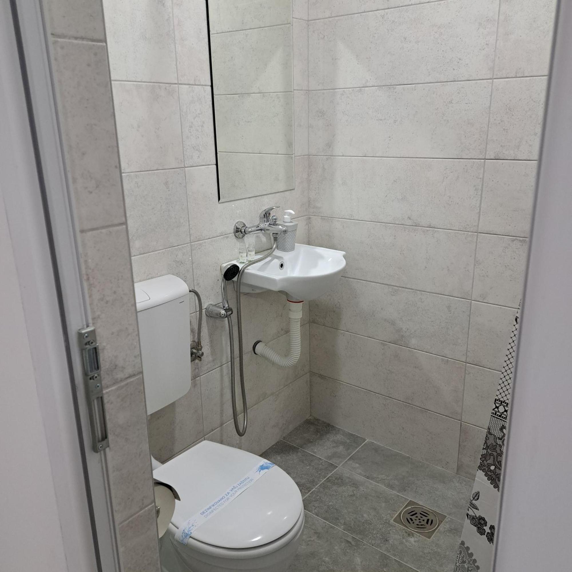 Libero Apartmani Surčin 外观 照片
